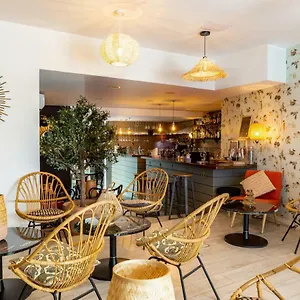 central-hotel-avignon.aixenprovencehotels.org/